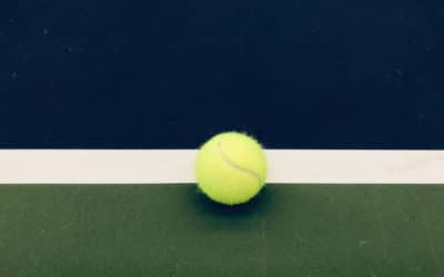 Construction d&rsquo;un Court de Tennis en Résine Synthétique à Fréjus par Service Tennis et de préservation des articulations des joueurs