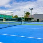 Maintenance d'un court de tennis à Saint-Raphaël: