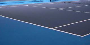 Construction d&rsquo;un court de tennis en résine synthétique à Fréjus par Service Tennis pour Optimiser l&rsquo;esthétique pour les villas