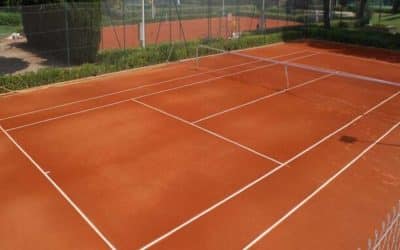 Les Avantages de Choisir une Surface en Gazon Synthétique pour les Courts de Tennis à Saint-Raphaël