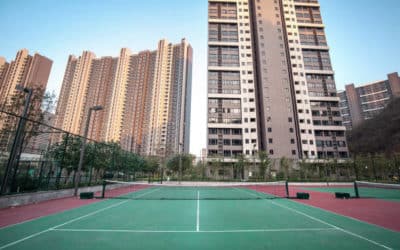 Comment la Conception du Constructeur de Courts de Tennis à Nice par Service Tennis, Favorise le Développement Physique des Élèves des Écoles de Sport