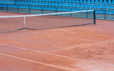Les Avantages d’Opter pour un Constructeur de Courts de Tennis à Nice dans les Alpes-Maritimes pour les Villages de Vacances