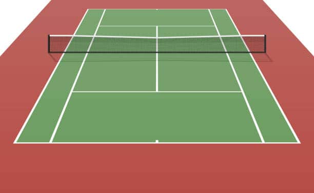 Comment un constructeur de courts de tennis à Nice gère les défis climatiques pour les académies de sport