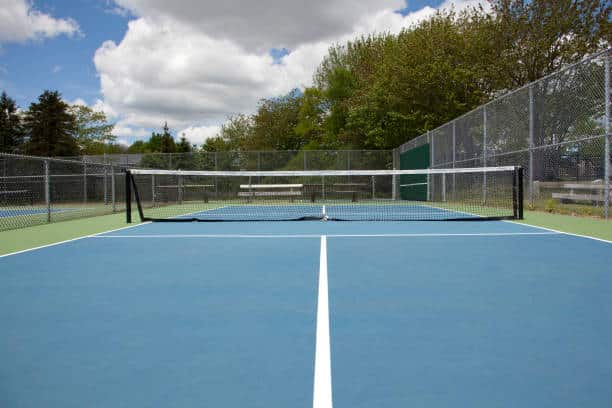 Évaluer l&rsquo;Impact Environnemental de la Rénovation d&rsquo;un Court de Tennis en Résine Synthétique à Nice par Service Tennis