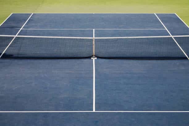 Rénovation d&rsquo;un Court de Tennis en Résine Synthétique à Nice par Service Tennis avec Les Avantages de la Résine Synthétique pour les Courts de Tennis