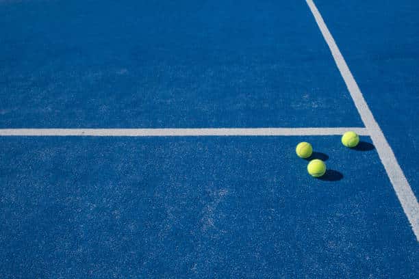 Comment gérer les attentes des joueurs professionnels par rapport à la Rénovation d&rsquo;un court de tennis en résine synthétique à Nice ?
