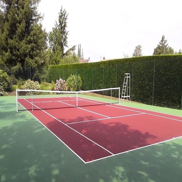 Les Meilleurs Matériaux Écologiques pour la Réfection d&rsquo;un Court de Tennis à Saint-Raphaël