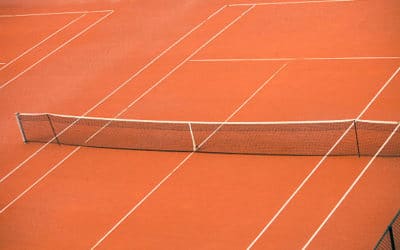 Assurer la longévité des surfaces de jeu grâce au constructeur de courts de tennis à Nice pour les camps de vacances