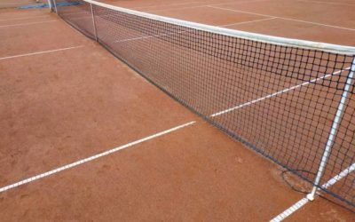 L’Importance d’inclure des Installations du constructeur de courts de tennis à Nice pour les Entraîneurs et les Équipes Techniques dans les Terrains de Tennis des Camps de Vacances dans les Alpes-Maritimes
