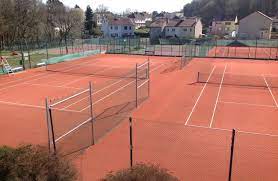 Constructeur de courts de tennis accessibles Nice dans les Alpes-Maritimes
