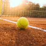 L'adaptation d'un terrain de tennis à Nice pour les seniors nécessite une approche réfléchie et attentive. Grâce à des ajustements