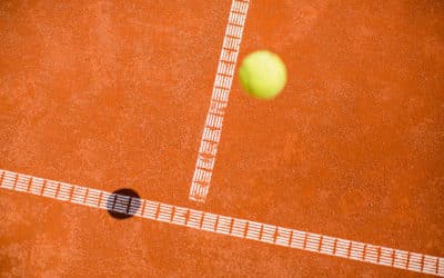 Construction d’un terrain de tennis à Nice par Service Tennis : Comment optimiser la résistance du revêtement face aux variations climatiques ?