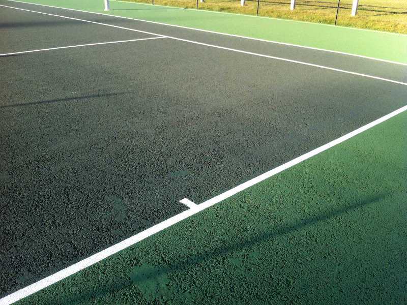 Service Tennis à Nice : Expert Constructeur de Terrains de Tennis en Béton Poreux pour les hotels à Nice