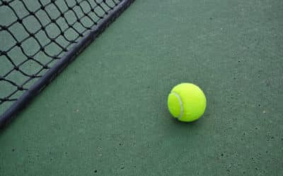 Comment le service tennis, constructeur de court de tennis en gazon synthétique à Nice, personnalise-t-il les installations pour les académies de tennis ?