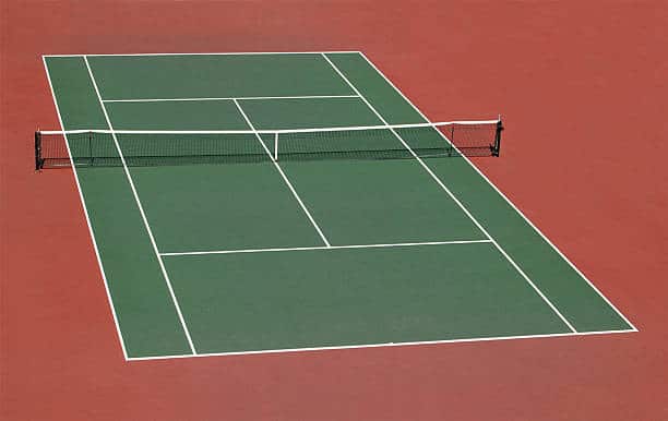 construction d'un court de tennis à Marseille