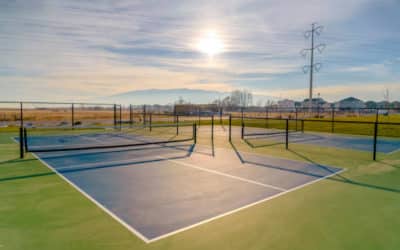 Construire des espaces extérieurs multifonctionnels autour des courts de tennis grace au Constructeur de courts de tennis Nice avec Service Tennis