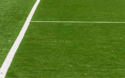 Comment le constructeur de courts de tennis à Nice peut intégrer des solutions pour le confort thermique des utilisateurs ?