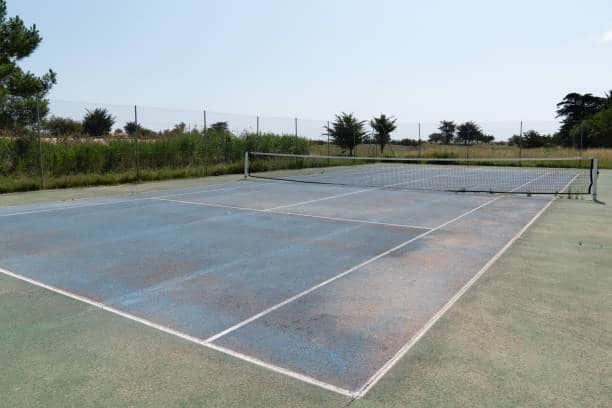 constructeur-terrain-de-tennis-en-beton-poreux-saint-raphael