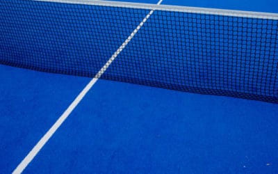 Intégration de Bancs et Zones de Repos dans la Construction d’un Court de Tennis à Marseille pour les Communautés Résidentielles