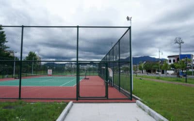 Pourquoi Choisir un Constructeur de Court de Tennis à Nice pour les Air BnB avec Technologies Vertes ?