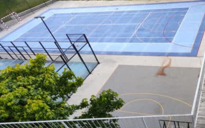 Constructeur de courts de tennis à Nice dans les Alpes-Maritimes : Intégration efficace et écologique des systèmes d’arrosage pour les camps de vacances