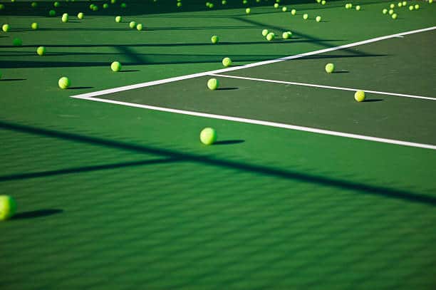 Construction d&rsquo;un Court de Tennis en Gazon Synthétique à Fréjus par Service Tennis