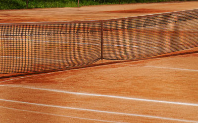 Les Considérations de Sécurité par le Constructeur de court de tennis à Nice pour un Court de Tennis dans une Résidence pour Seniors