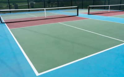 Comment les centres sportifs peuvent-ils veiller à ce que la construction de courts de tennis à Paris soit conforme aux réglementations environnementales en vigueur ?
