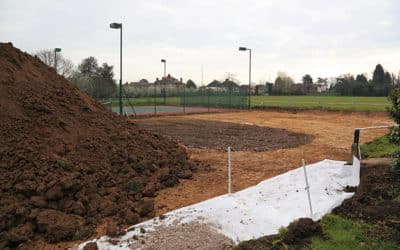 Sécurité et Normes : La Construction d&rsquo;un Court de Tennis en Béton Poreux à Fréjus