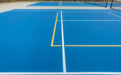 Comment la construction de courts de tennis à Paris pour les centres sportifs peut-elle encourager la pratique du tennis au sein de la communauté locale ?
