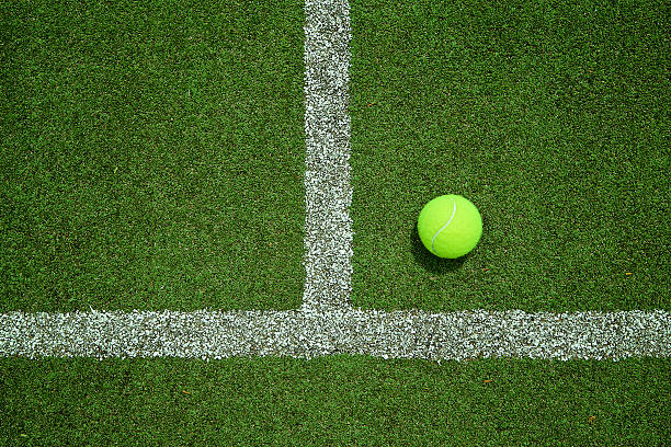 Les différences entre le gazon synthétique et le gazon naturel pour les courts de tennis