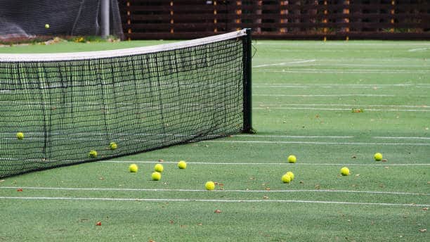 Rénovation Courts de Tennis à Auvergne-Rhône-Alpes par Service Tennis : L’Importance de Choisir une Orientation Spécifique