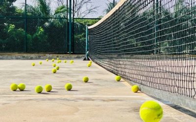 Rénovation des Courts de Tennis à Auvergne-Rhône-Alpes par Service Tennis : Assurer une Maintenance Facile et Durable dans les Hôtels