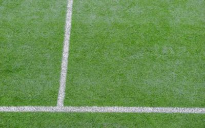 Intégration d&rsquo;un Court de Tennis en Gazon Synthétique dans les Écoles de Sport à Nice