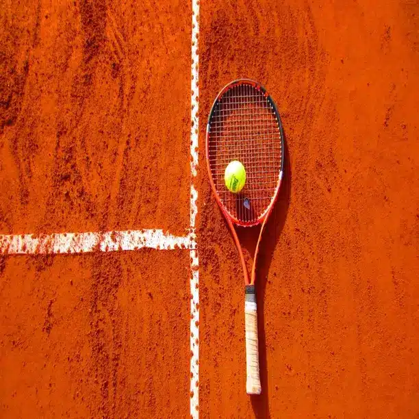 Les Avantages de la Terre Battue dans la Rénovation d&rsquo;un Court de Tennis à Saint Aygulf