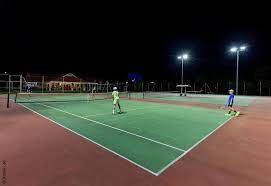 L’intégration des retours d’expérience des joueurs dans la construction d’un court de tennis à Toulon dans le Var