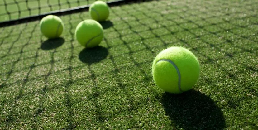 Quels sont les aspects réglementaires à prendre en compte lors de la construction d’un court de tennis à Velaux ?