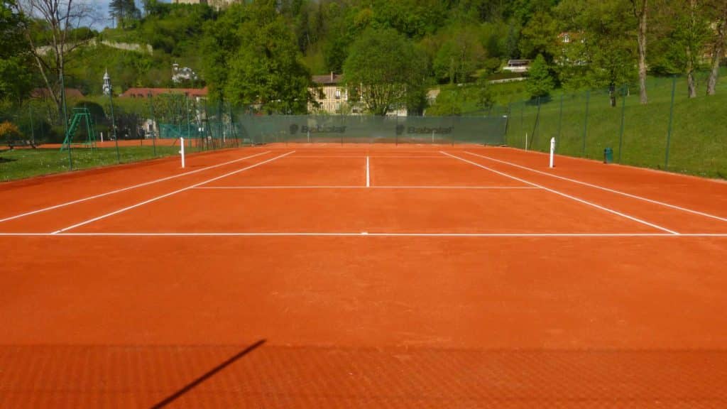 CONSTRUCTION COURT DE TENNIS EN TERRE BATTUE ROQUEFORT LES PINS