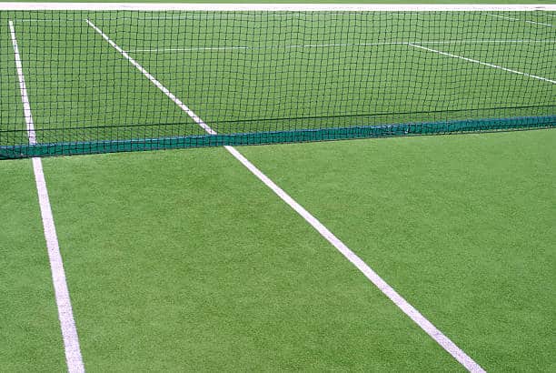 Quelles sont les étapes clés de la construction d&rsquo;un terrain de tennis en gazon synthétique à Perpignan?