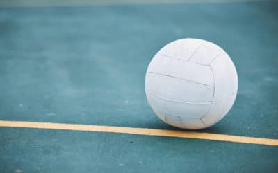 Comment distinguer les compétences et l&rsquo;expertise d&rsquo;un constructeur d&rsquo;un court de tennis en résine synthétique à Montpellier par rapport aux autres types de revêtements ?