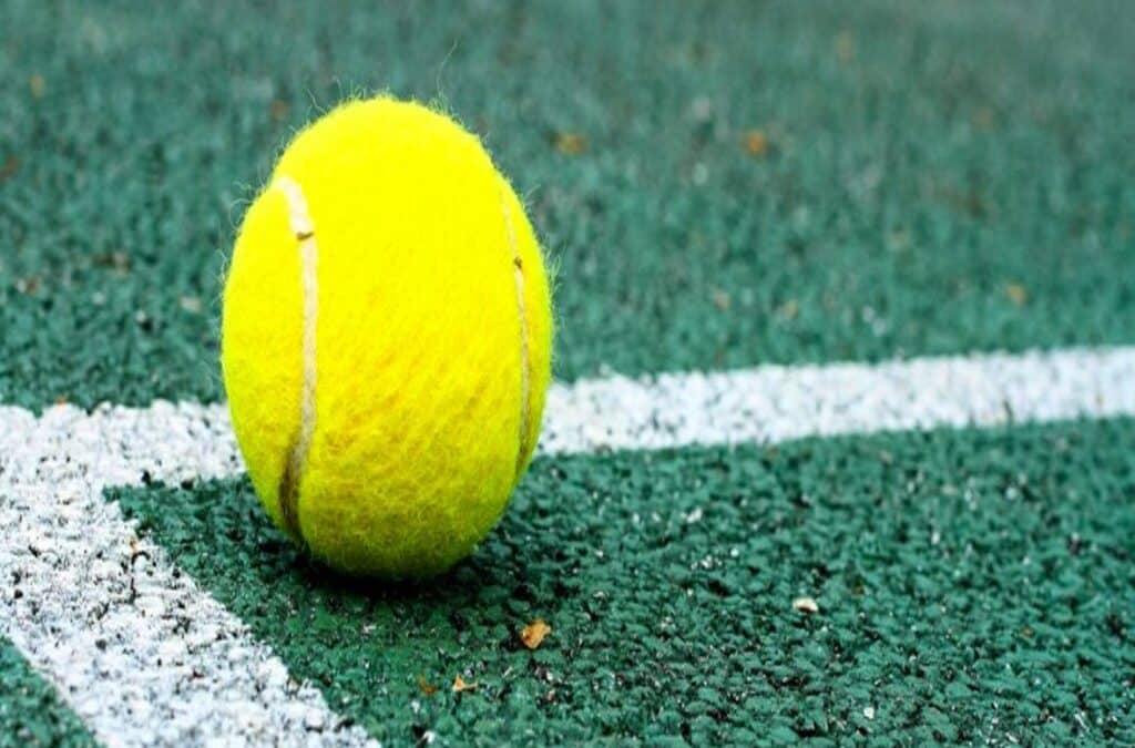 L&rsquo;Adaptation aux Conditions Climatiques Locales : Les Courts de Tennis en Gazon Synthétique à Le Rouret