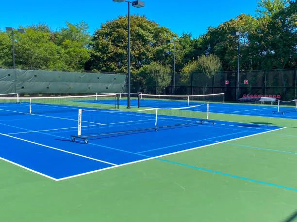 Les meilleurs produits pour la maintenance d&rsquo;un court de tennis en résine synthétique à Marly-le-Roi