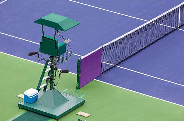 Quels sont les avantages spécifiques de la construction d’un court de tennis en résine synthétique par rapport à d’autres matériaux à Bourges ?