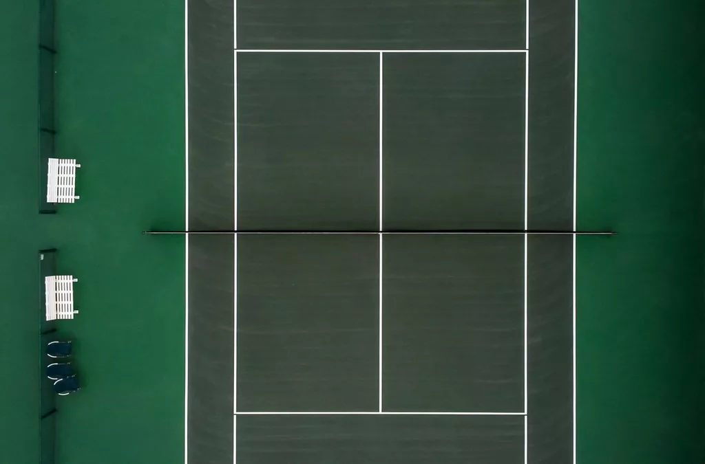 Comment Entretenir un Court de Tennis en Béton Poreux à Eguilles pour Assurer sa Longévité