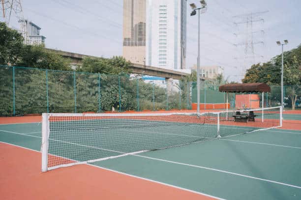 L&rsquo;Adaptation des Constructeurs de Courts de Tennis en Béton Poreux aux Exigences Climatiques d&rsquo;Auxerre