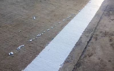 Comment évaluer l’état du béton poreux avant de commencer la rénovation d’un court de tennis à Cabries ?