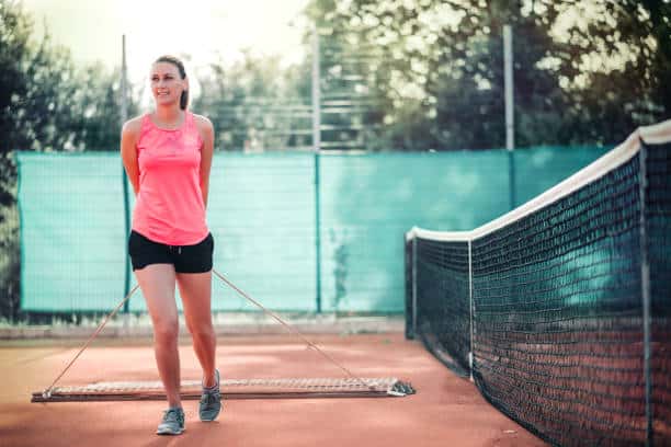 Comment assurez-vous la conformité de la Construction des courts de Tennis à Béziers aux normes internationales ?