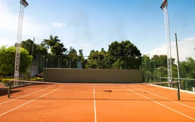 Quelles Sont les Étapes Essentielles à Suivre lors de la Maintenance Régulière des Courts de Tennis en Terre Battue à Venelles ?