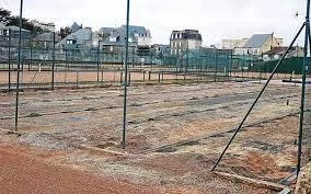 Spécifications Techniques pour l’Utilisation de Béton Poreux dans la Rénovation du Court de Tennis à Draguignan