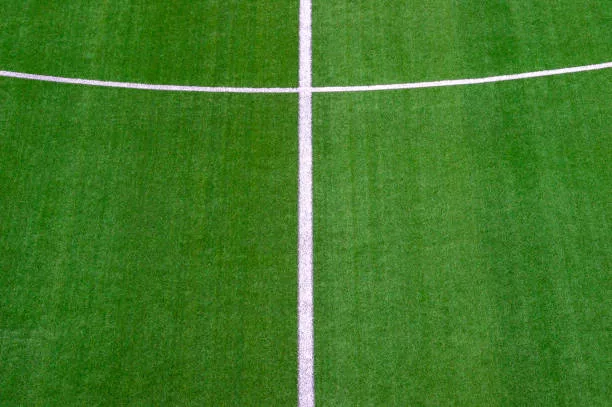 Les Caractéristiques uniques du Gazon Synthétique pour un Court de Tennis à Six Fours les Plages